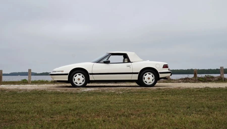 1990 Buick Reatta - Image 9 of 10