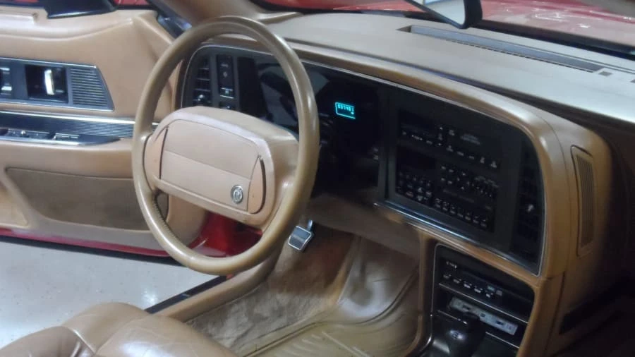 1990 Buick Reatta - Image 3 of 8