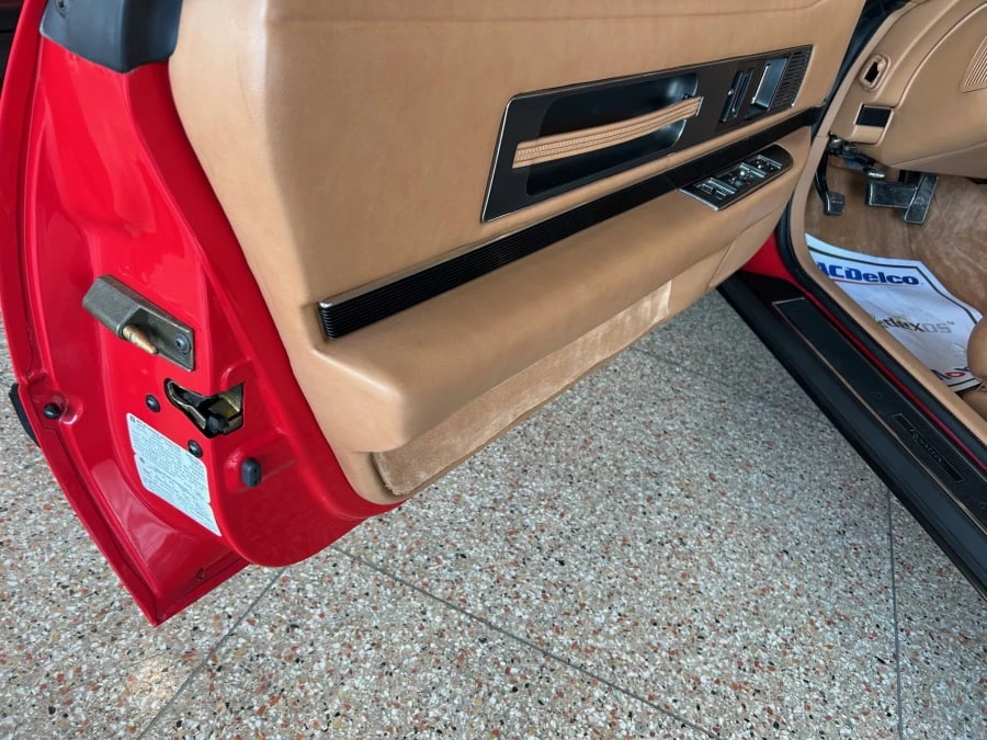 1990 Buick Reatta - Image 8 of 8