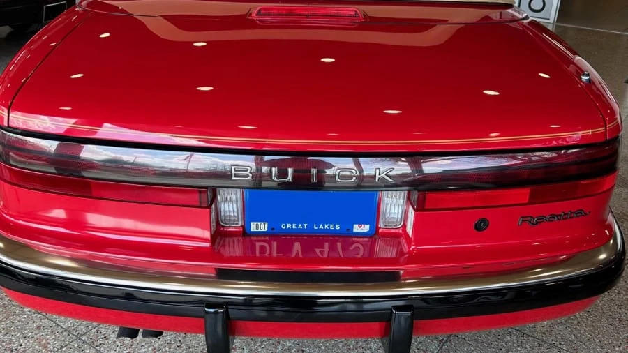 1990 Buick Reatta - Image 2 of 8