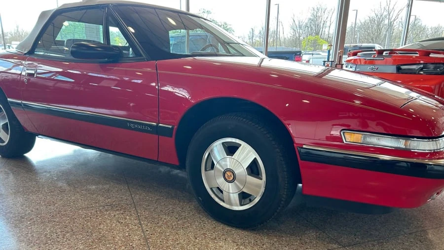 1990 Buick Reatta - Image 3 of 8