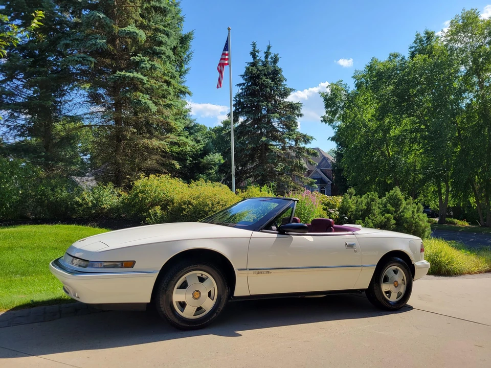 1990 Buick Reatta - Image 30 of 31