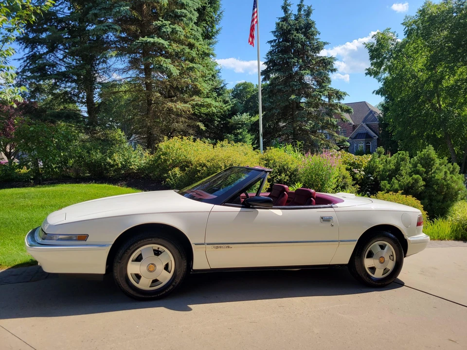 1990 Buick Reatta - Image 31 of 31