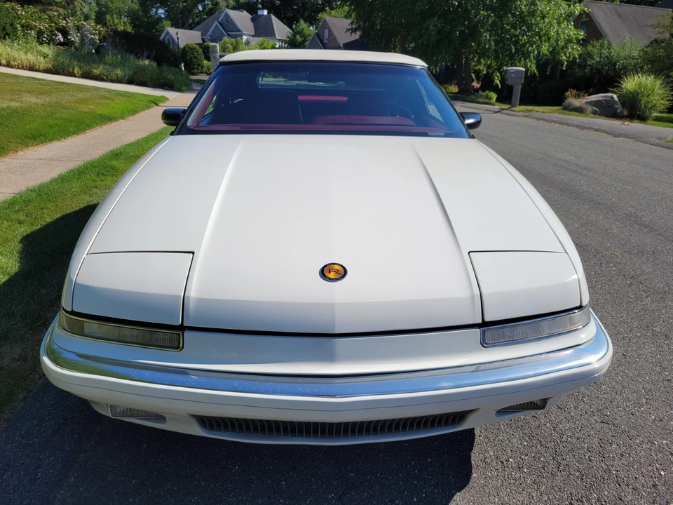 1990 Buick Reatta - Image 5 of 31