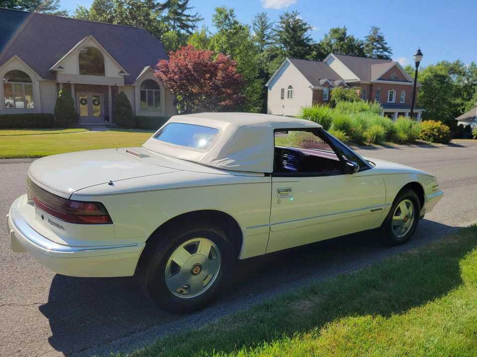 1990 Buick Reatta - Image 15 of 31