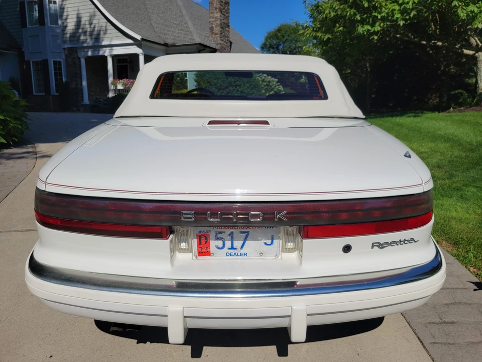 1990 Buick Reatta - Image 19 of 31