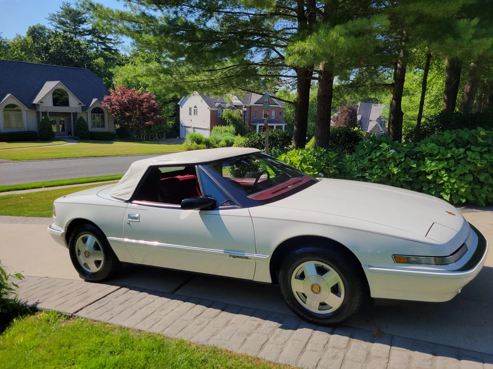 1990 Buick Reatta - Image 8 of 31