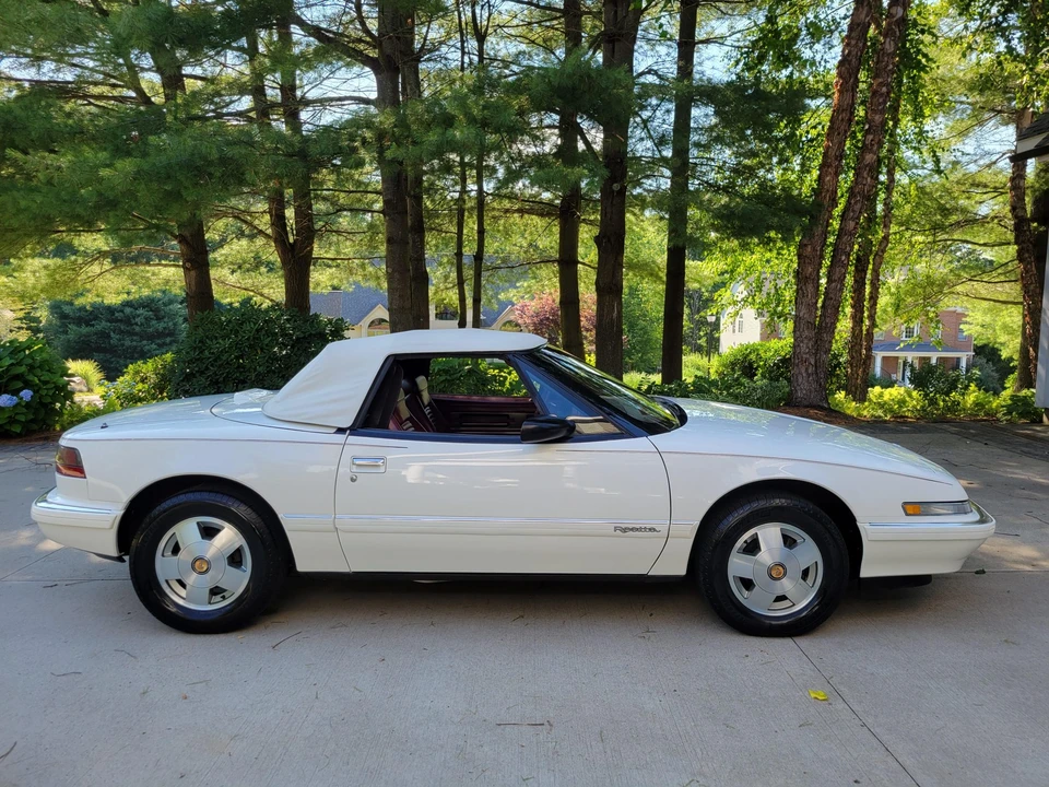 1990 Buick Reatta - Image 11 of 31