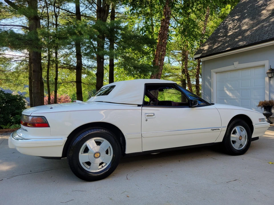 1990 Buick Reatta - Image 13 of 31