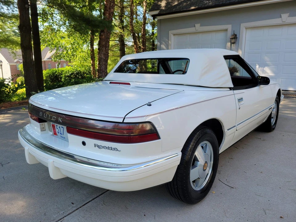 1990 Buick Reatta - Image 16 of 31