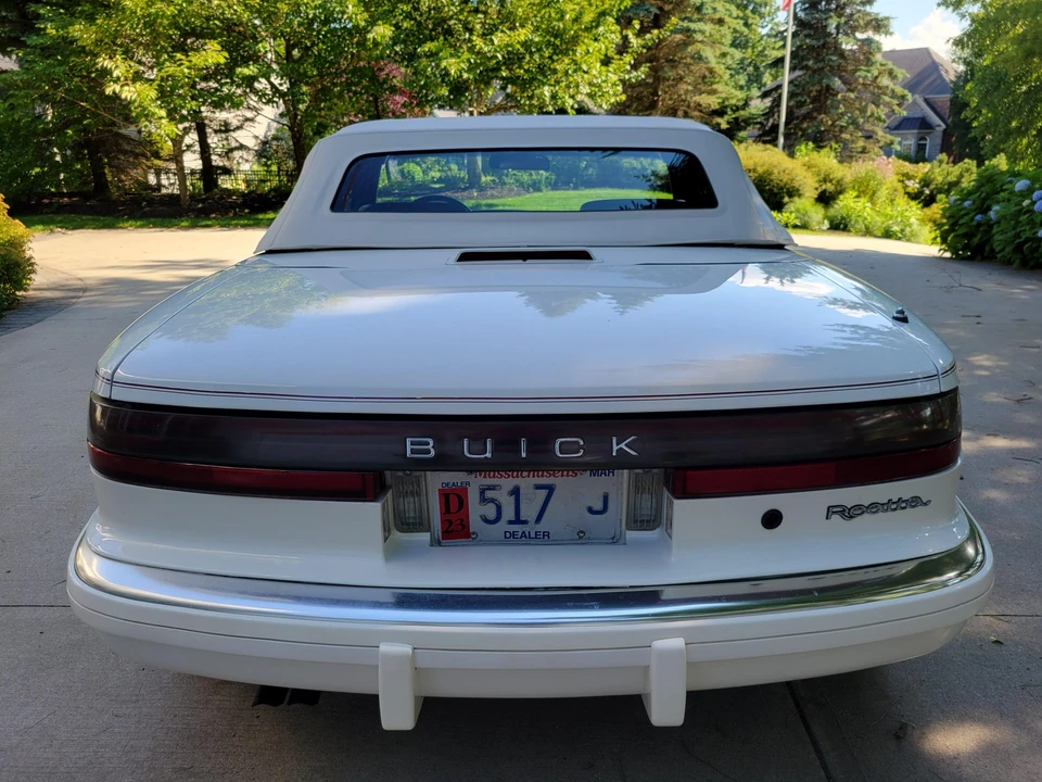 1990 Buick Reatta - Image 17 of 31