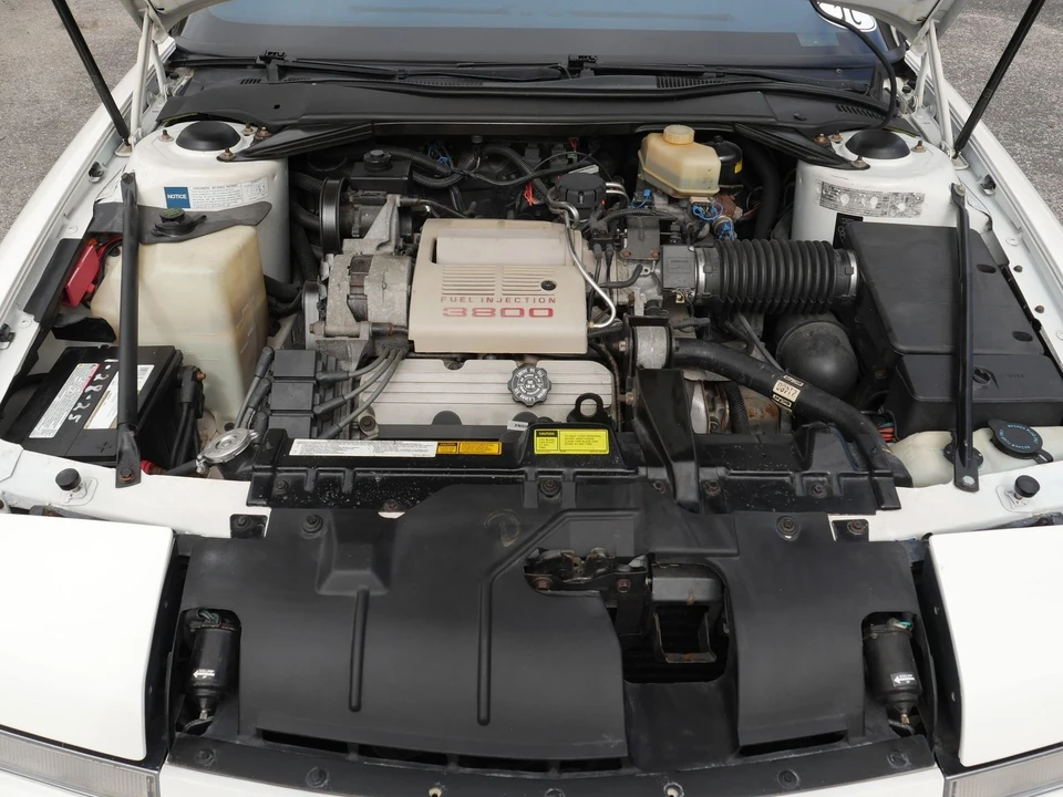 1990 Buick Reatta - Image 7 of 21