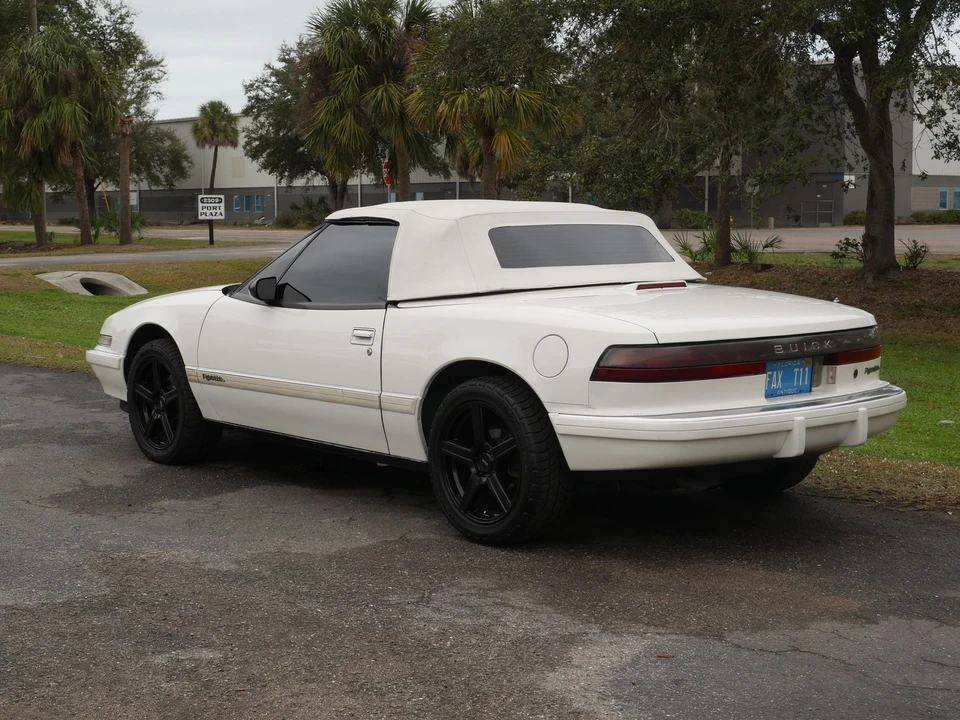 1990 Buick Reatta - Image 19 of 21