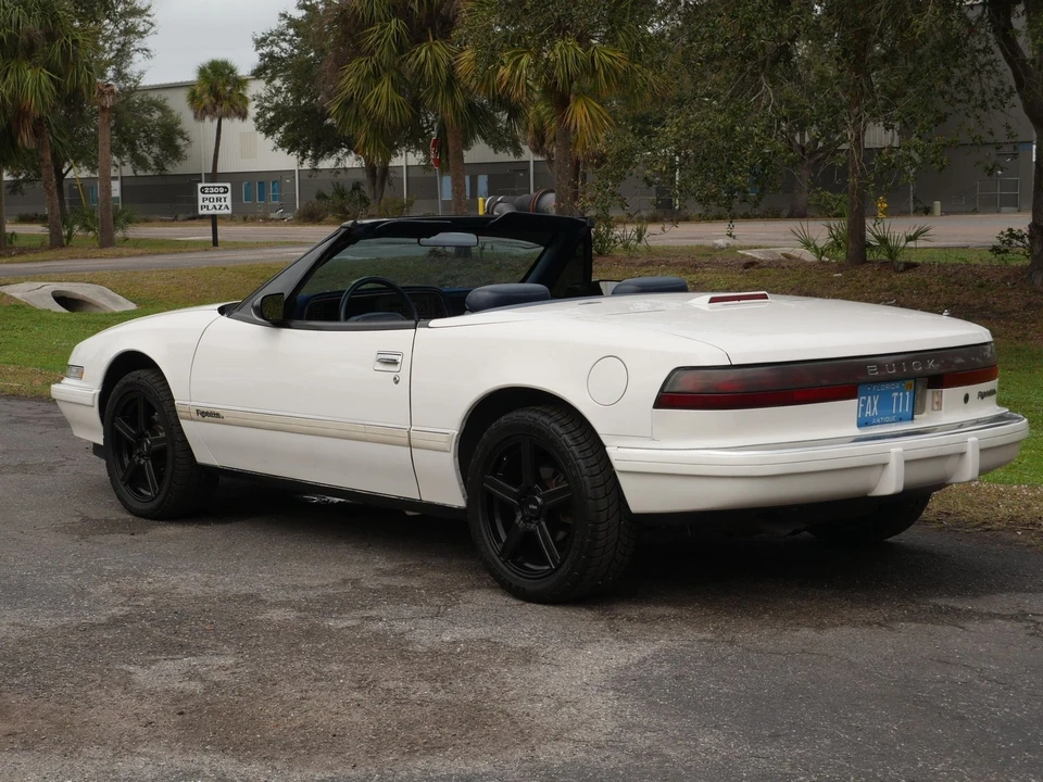 1990 Buick Reatta - Image 11 of 21