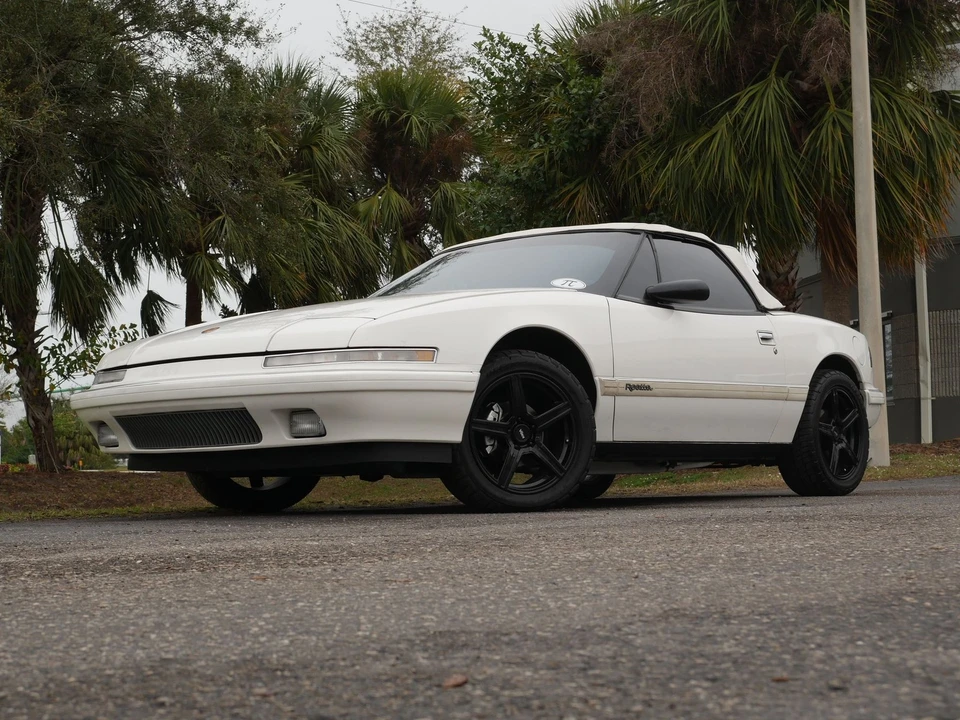 1990 Buick Reatta - Image 13 of 21