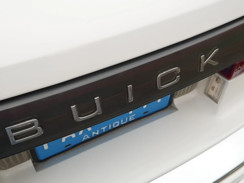 1990 Buick Reatta - Image 24 of 24