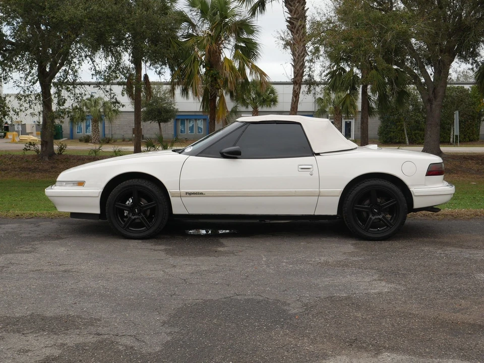 1990 Buick Reatta - Image 16 of 21