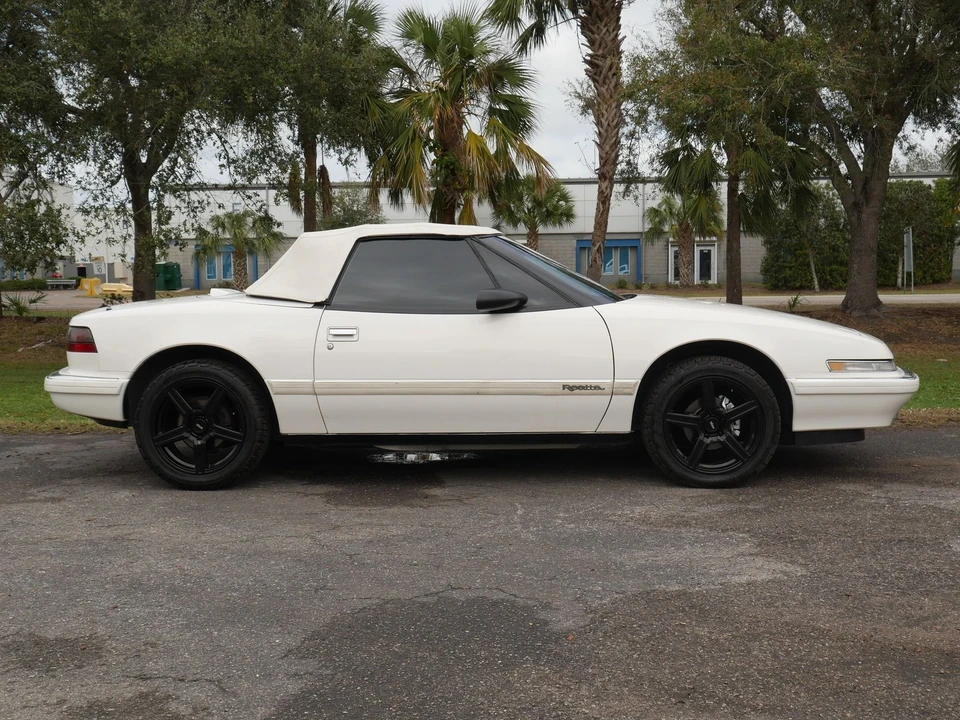 1990 Buick Reatta - Image 4 of 21