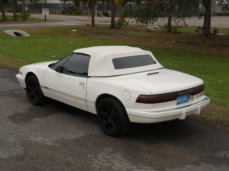 1990 Buick Reatta - Image 20 of 21