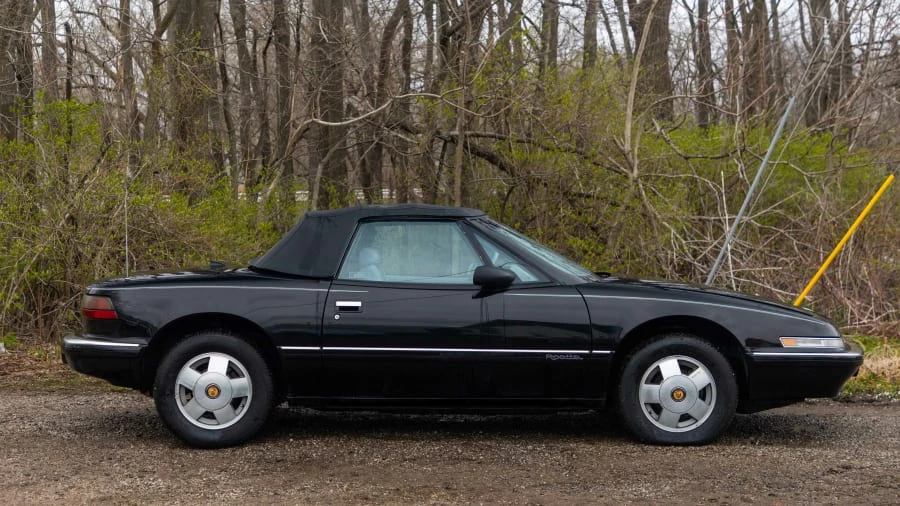 1990 Buick Reatta - Image 8 of 10