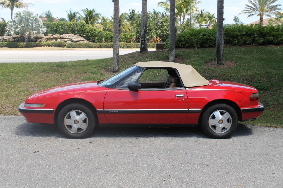 1990 Buick Reatta - Image 2 of 12