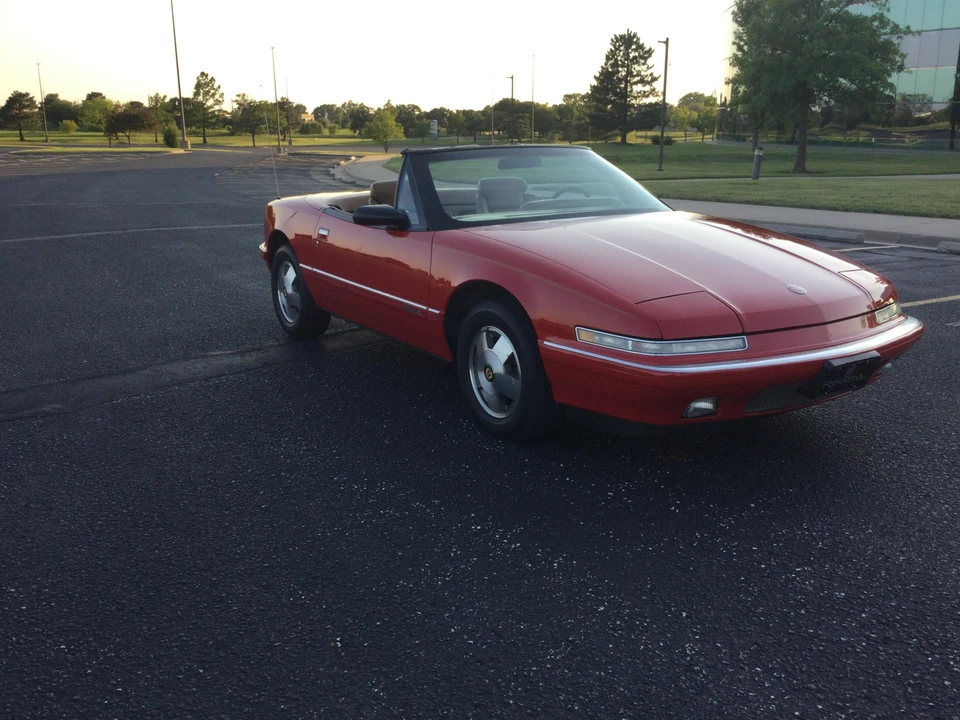 1990 Buick Reatta - Image 25 of 31