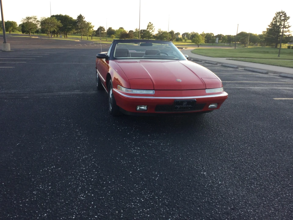 1990 Buick Reatta - Image 24 of 31