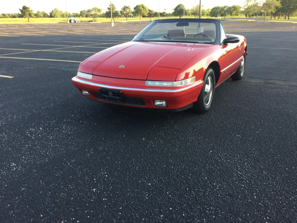 1990 Buick Reatta - Image 3 of 31
