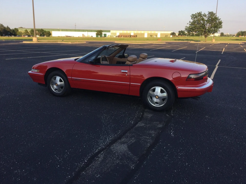 1990 Buick Reatta - Image 26 of 31