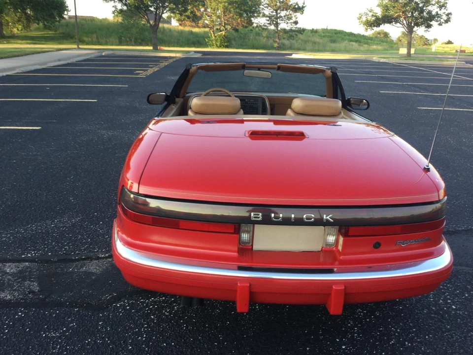 1990 Buick Reatta - Image 16 of 31