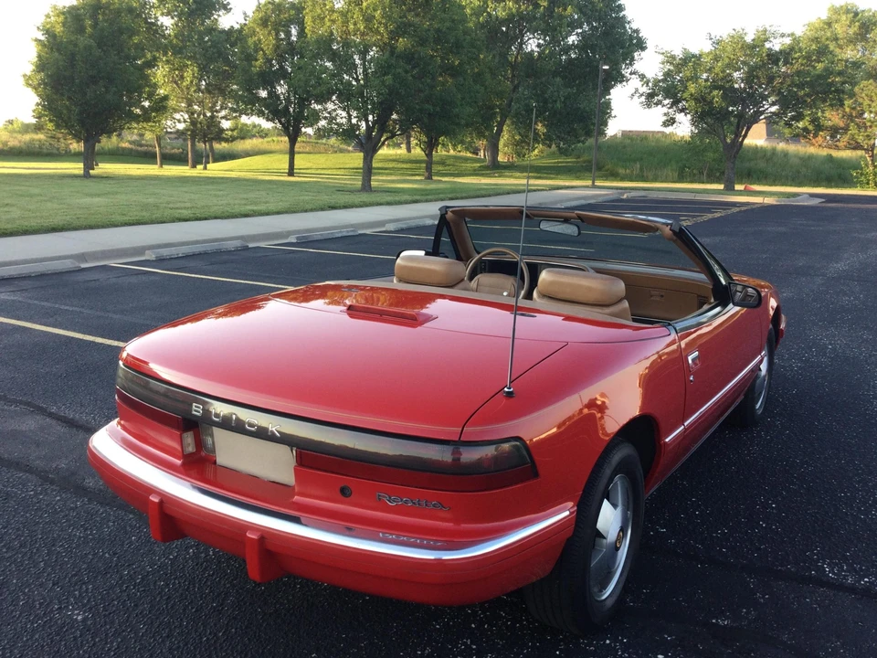 1990 Buick Reatta - Image 15 of 31