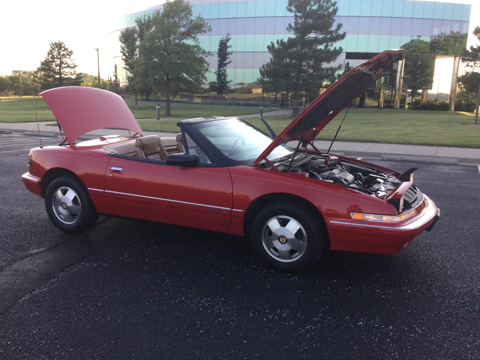 1990 Buick Reatta - Image 27 of 31