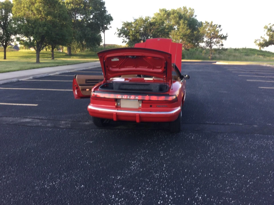 1990 Buick Reatta - Image 30 of 31