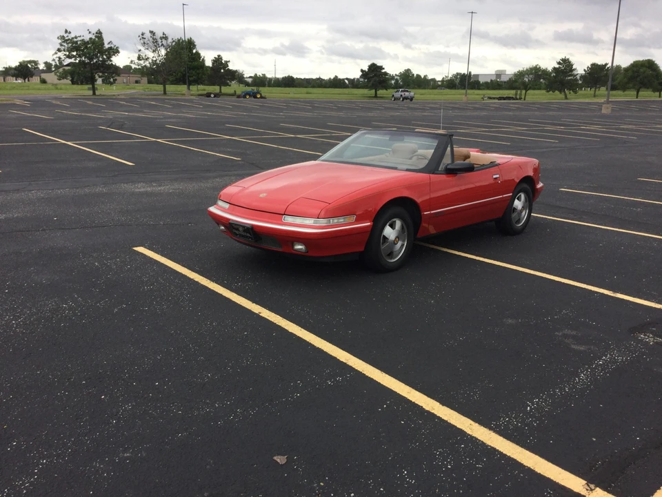 1990 Buick Reatta - Image 2 of 31