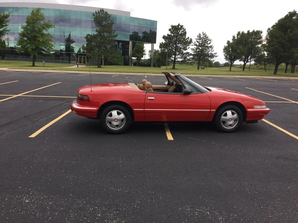 1990 Buick Reatta - Image 11 of 31