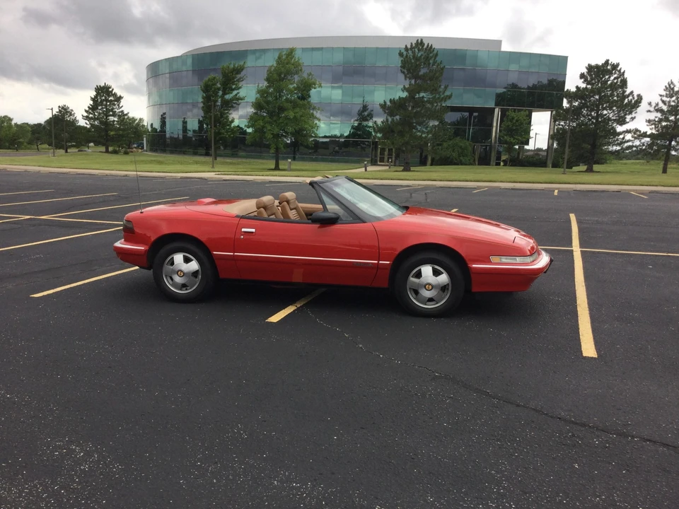 1990 Buick Reatta - Image 10 of 31