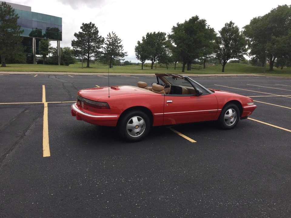 1990 Buick Reatta - Image 12 of 31