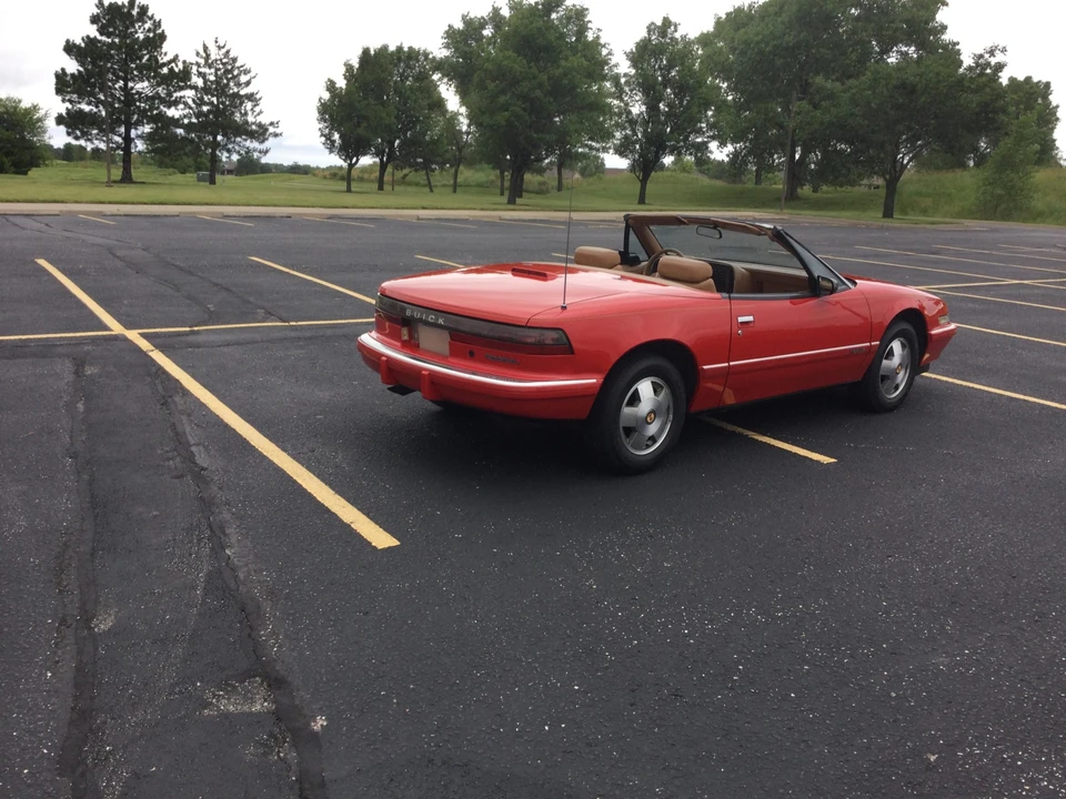 1990 Buick Reatta - Image 13 of 31