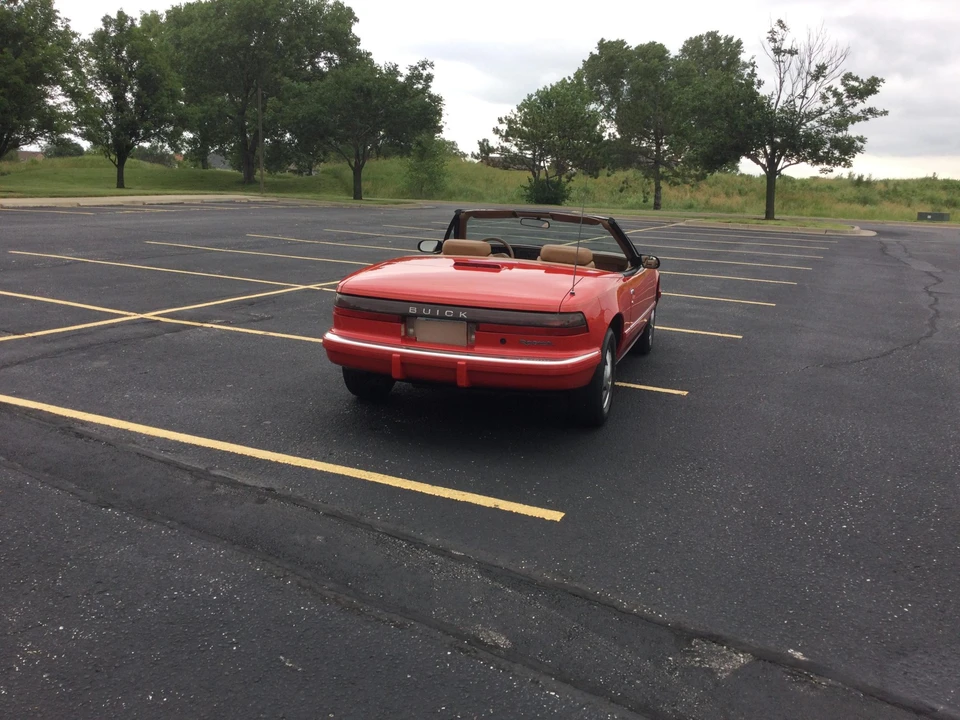 1990 Buick Reatta - Image 14 of 31