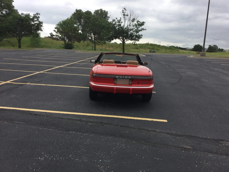 1990 Buick Reatta - Image 17 of 31