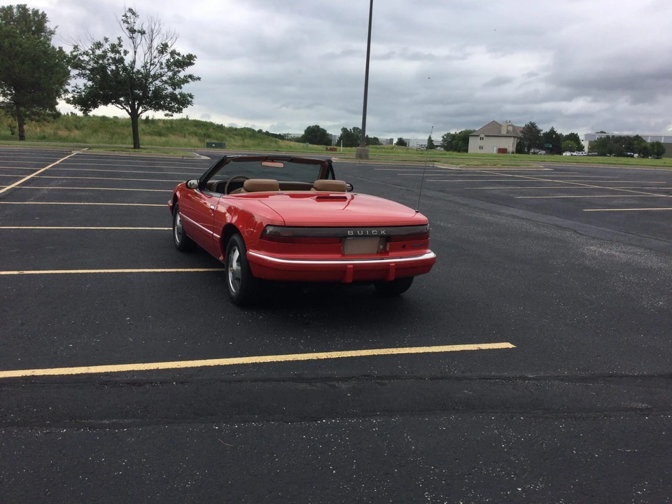 1990 Buick Reatta - Image 18 of 31