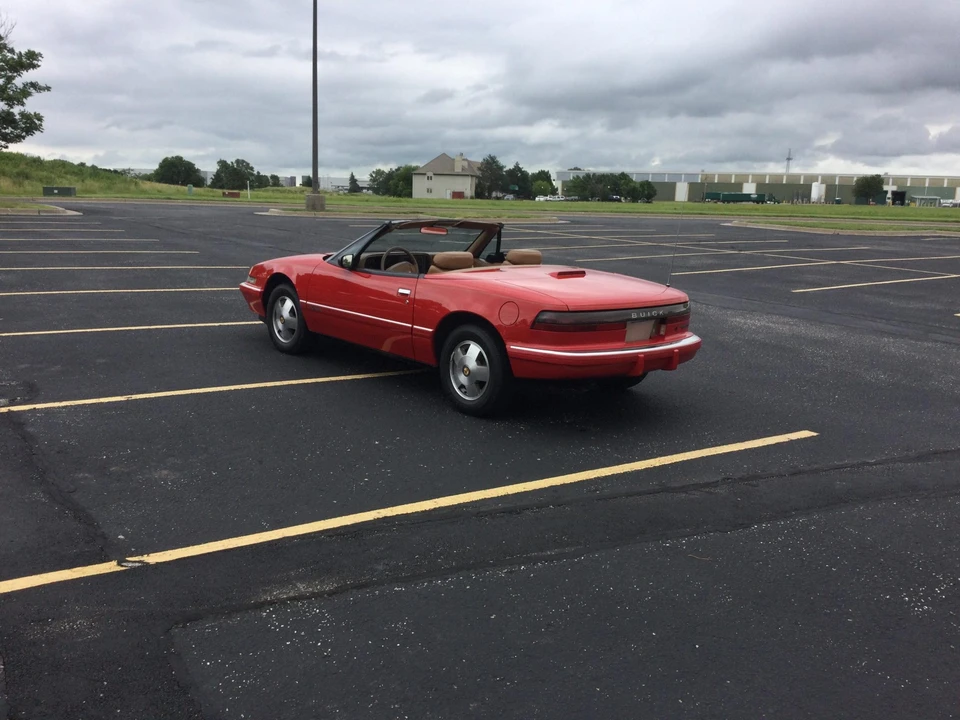 1990 Buick Reatta - Image 19 of 31
