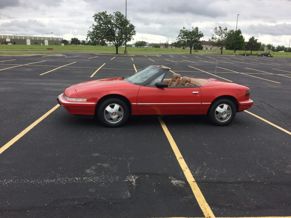 1990 Buick Reatta - Image 21 of 31