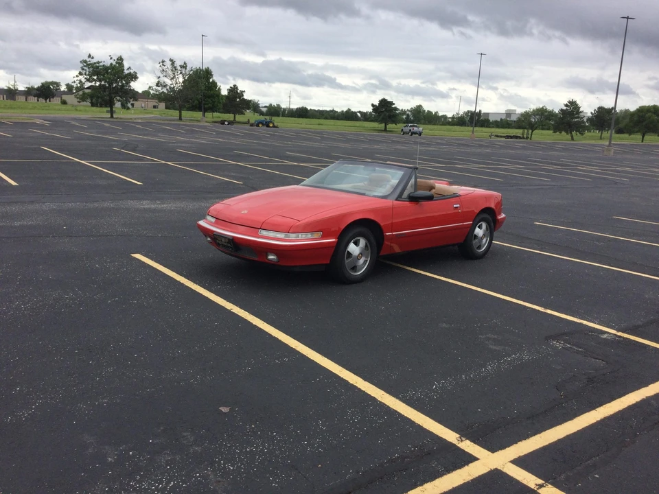 1990 Buick Reatta - Image 23 of 31