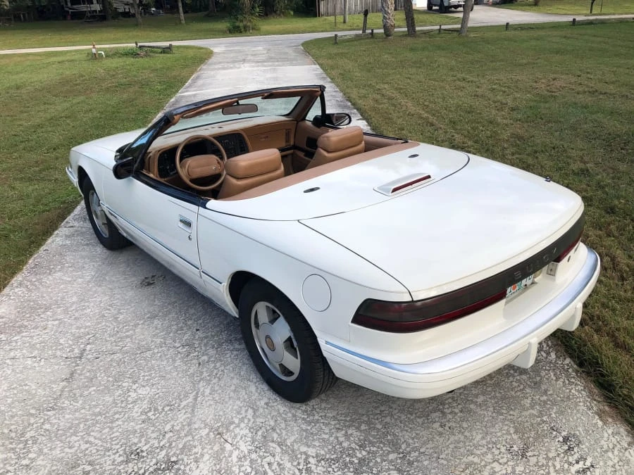 1990 Buick Reatta - Image 2 of 12