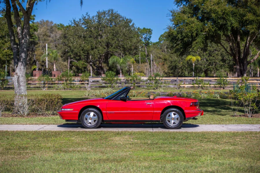 1990 Buick Reatta - Image 2 of 12