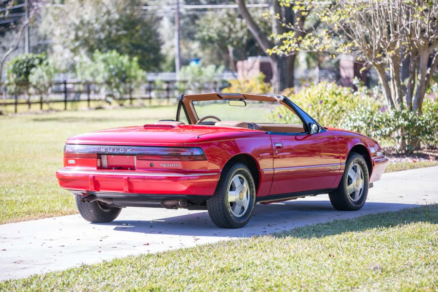 1990 Buick Reatta - Image 3 of 12
