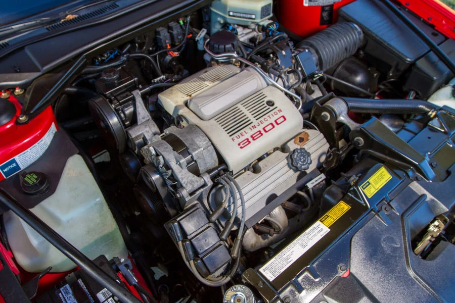 1990 Buick Reatta - Image 7 of 12