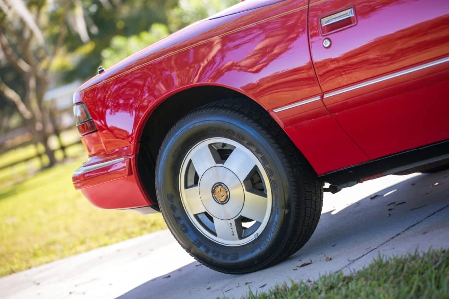1990 Buick Reatta - Image 9 of 12