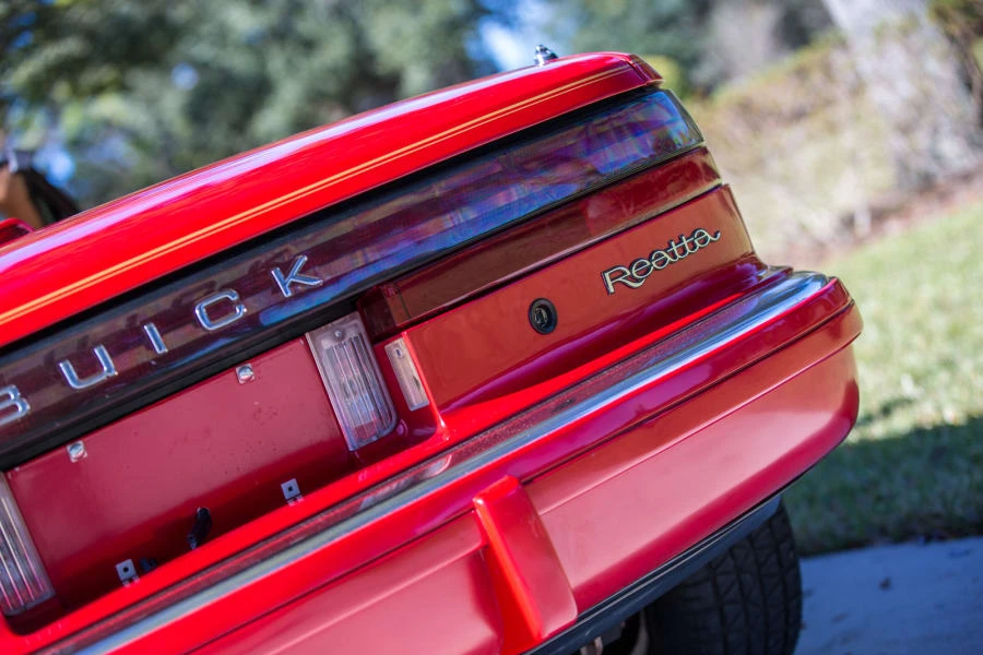 1990 Buick Reatta - Image 10 of 12